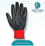 guantes con caucho en la mano